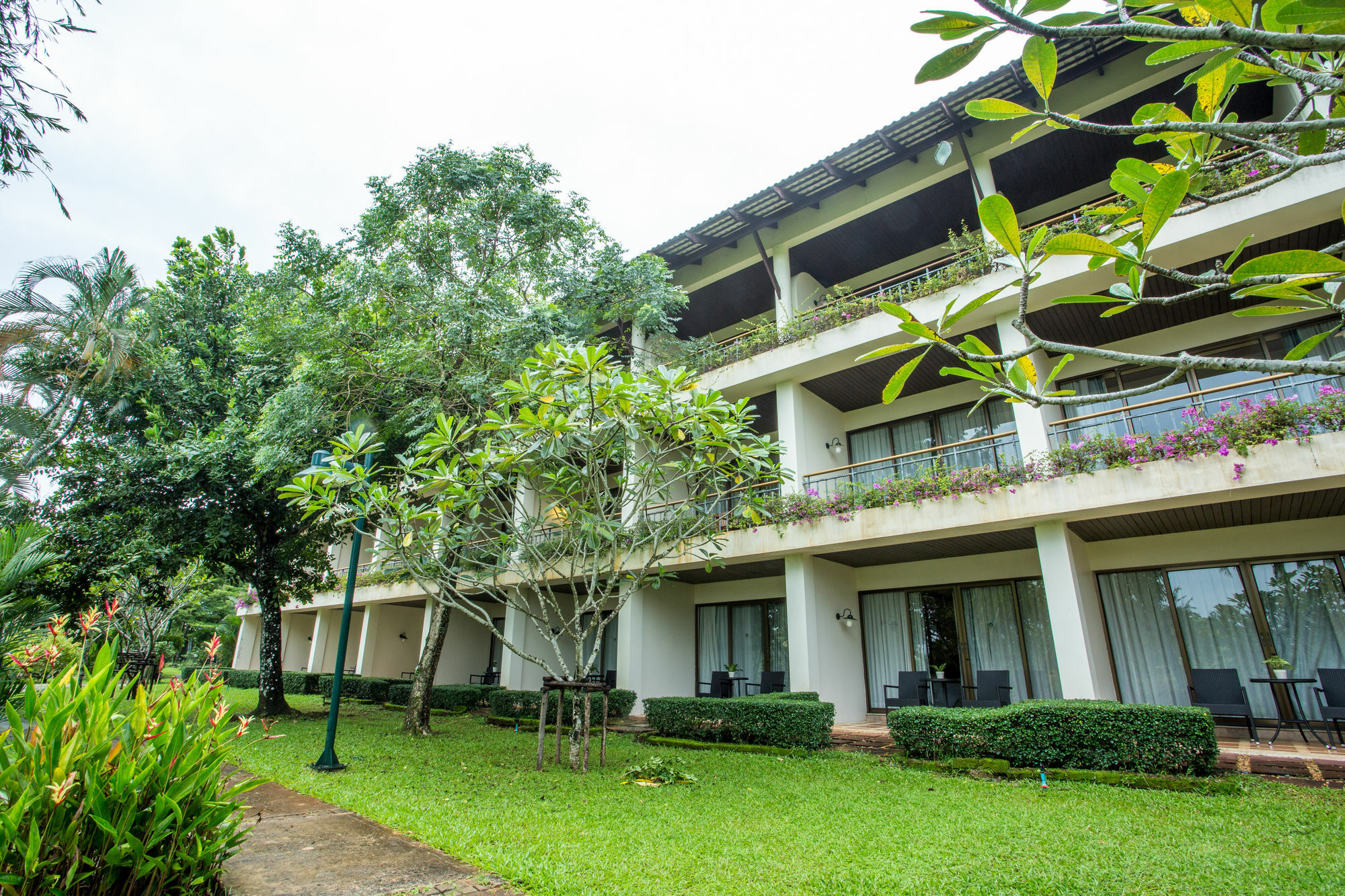 Maneechan Resort - SHA Extra Plus Chanthaburi Esterno foto